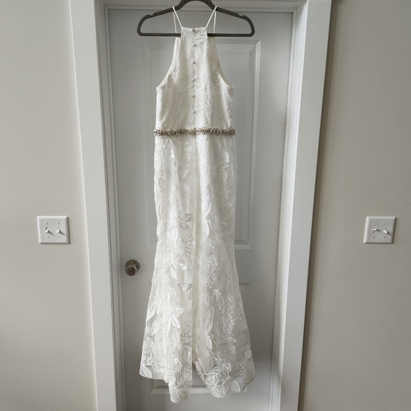 David's Bridal DB Studio Sequin Leaf Sheath Wedding Dress Soft White Size 8 - Picture 2 of 16